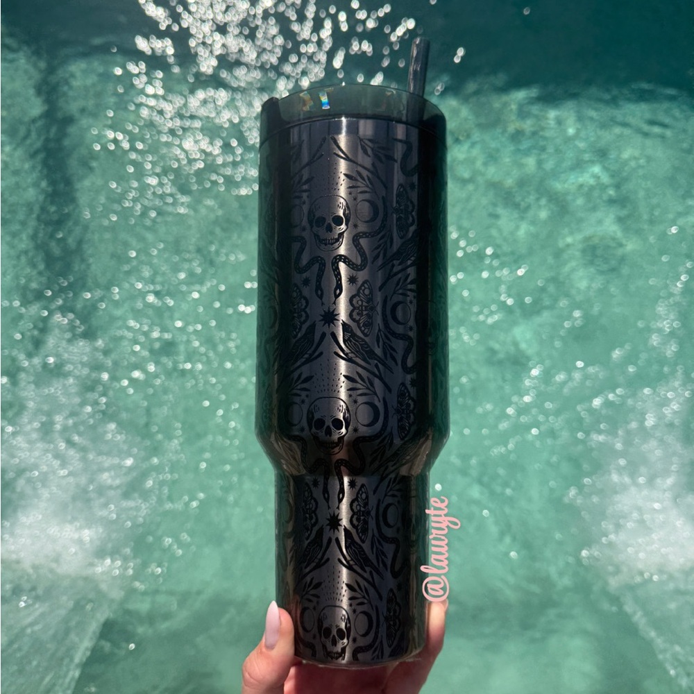 Stanley ๐ Halloween Icon Deadly Damask Quencher H2.0 Flowstate Stainless Tumbler - Picture 3 of 14